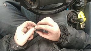 Как поменять ручку двери на Ниве Шевроле?