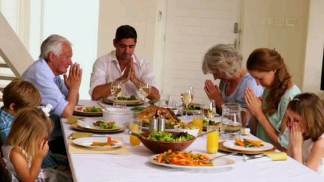 МОЛИТВА ПЕРЕД ЇЖЕЮ смотреть онлайн