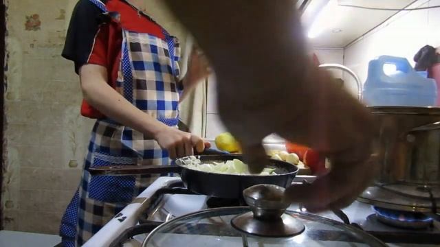 Простой рисовый суп на копчённой колбаске.