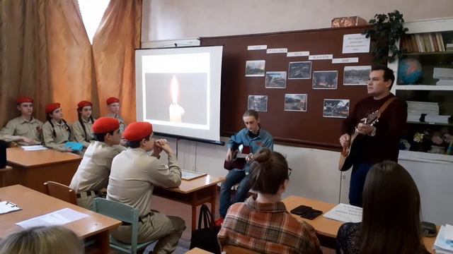 МОУ " Амвросиевская школа №4" Урок Мужества " Они сражались под Флагом ДНР" смотреть онлайн