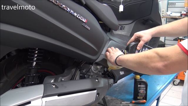 Change Oil: Sym Maxsym 600cc Scooter