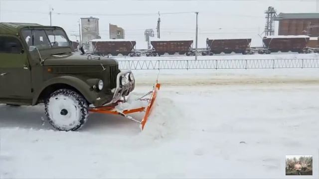 Уборка снега автомобилем. Снегоуборочная машина ГАЗ 69. смотреть онлайн