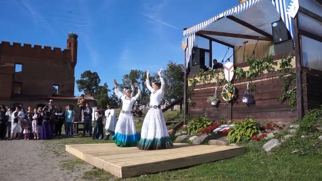 Faeries stole Briget средневековый танец смотреть онлайн