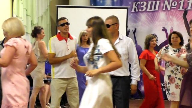 Подарок от родителей на выпускном смотреть онлайн