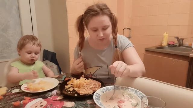 1-ый мукбанг с сыном? картошка в духовке и мясо ? смотреть онлайн