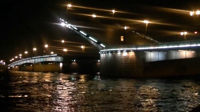 Развод Литейного моста в Санкт-Петербурге смотреть онлайн