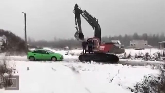 МУЖИК НА ЭКСКАВАТОРЕ НАКАЗАЛ БЫДЛО смотреть онлайн