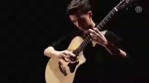 Marcin Patrzalek'in gitarla Beethoven'ın 5. senfonisi performansı