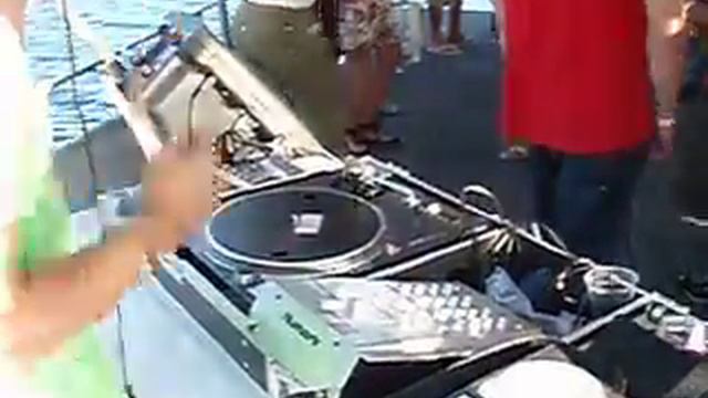 floating grooves on sunday new port arms laylow смотреть онлайн
