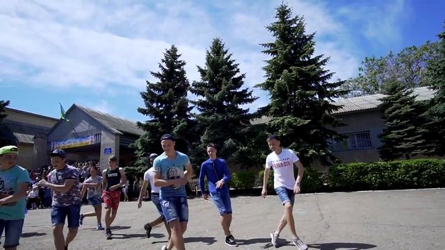 Выпуск 2018. День Детства. Общий танец смотреть онлайн