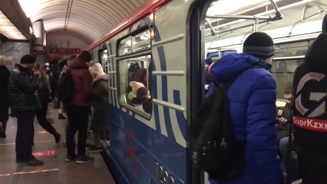 81-717/714.5М Перекраска Московский транспорт и 81-714.5М На станции Павелецкая смотреть онлайн