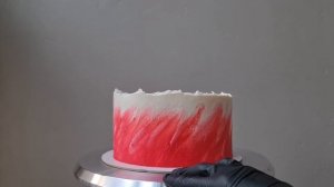 Акварельные мазки в нижней части торта  ?️ Торт со спортивным декором.