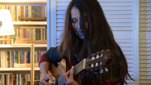 Галка. По лесной тропинке.