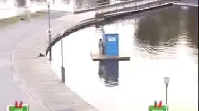 Туалет отплывает со второго пречала смотреть онлайн