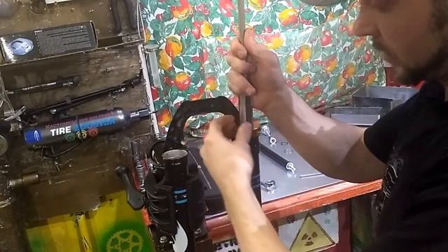 Замена башингов в вилке Fox 32 (Fox 32 Evolution bushings removal and installation смотреть онлайн