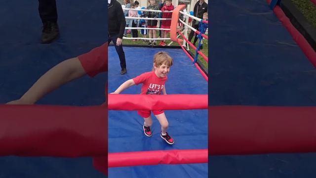 Победу в бою по боксу получает Котельников Александр. Чемпионат по боксу 5-7 лет #бокс #легендыбокс смотреть онлайн