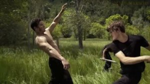 Почему НЕЛЬЗЯ ПОБЕДИТЬ жуткие игры из фильма ГОЛОДНЫЕ ИГРЫ? (следуя советам Как Победить)