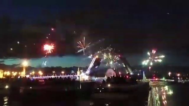 С днем рождения, любимый город! Фото Лазарева Анна #piter #салют🎆 #деньгорода смотреть онлайн