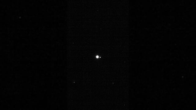 Земля с расстояния 6 миллиардов километров #Shorts смотреть онлайн