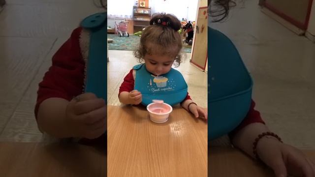 Она кушает и ?спит смотреть онлайн