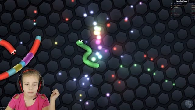 ОГРОМНЫЙ ЧЕРВЬ в игре Слизерио Веселое видео для детей Игра про червей смотреть онлайн