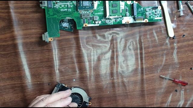 Upgrades HP 630 Notebook, CPU Replacement, dust cleaning, thermal paste replacement смотреть онлайн