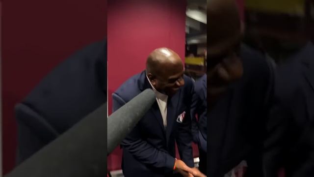 Michael Jordan Asks Magic Johnson to 1v1 at NBA 75 Celebration ? смотреть онлайн