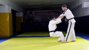 Бросок через себя с упором ногой в живот  (Тэкэндо)