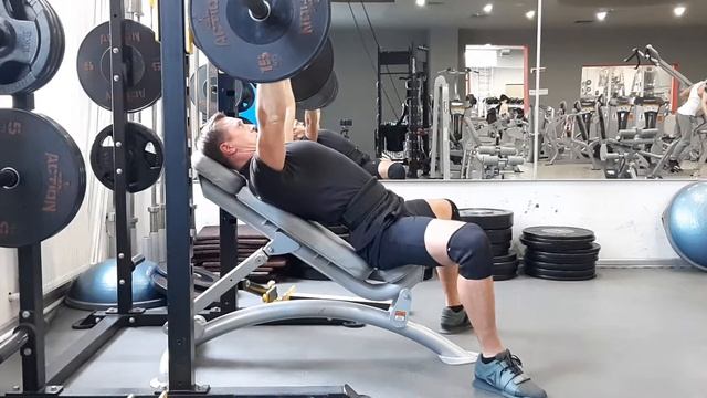 Жим шт на наклонной скамье смотреть онлайн