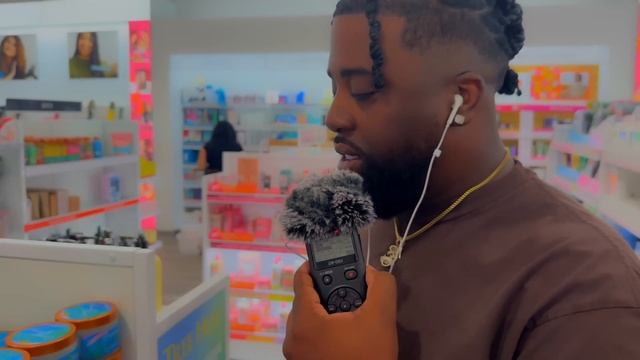 ASMR IN ULTA BEAUTY (PUBLIC ASMR) смотреть онлайн