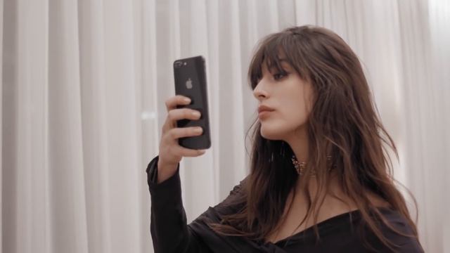 Louise Follain: how the Parisienne prepares for a Vogue dinner | Get Ready With Me | Vogue Paris смотреть онлайн