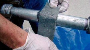 как устранить течь в трубе своими руками