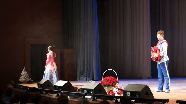 Поёт Марта Серебрякова. Аккомпанирует Святослав Шершуков. "Голубая ночь". Пенза. 21.12.2018 г. смотреть онлайн