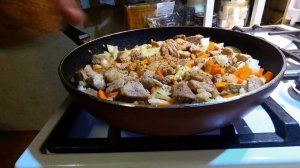 Мясо (свиной окорок) зажаренное на сковородке с кабачком!