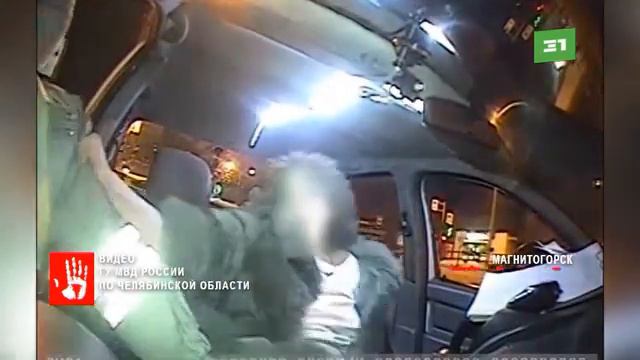 Пьяную жительницу Магнитогорска задержали сотрудники полиции смотреть онлайн