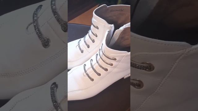 КАК ИЗБАВЕТСЯ ОТ ЗАПАХА В ОБУВИ смотреть онлайн
