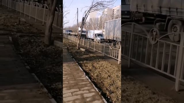 Мариуполь, пробка от перехода до Ас2. И как привозят готовые блоки для новых дом смотреть онлайн