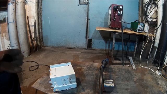 Самодельный сварочный аппарат ММА AVT-200, варит в режиме полуавтомата (MIG/MAG), газ углекислота. смотреть онлайн