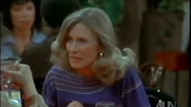 Linda Lavin on Phyllis with Cloris Leachman (1976) смотреть онлайн