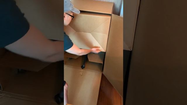 Herman Miller Aeron Chair Unboxing смотреть онлайн