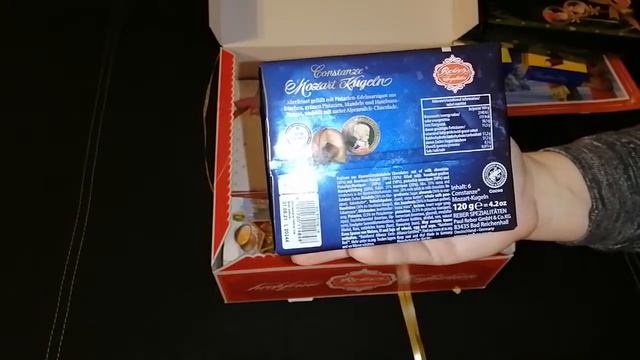 Распаковываем рождественский подарок от работадателя смотреть онлайн