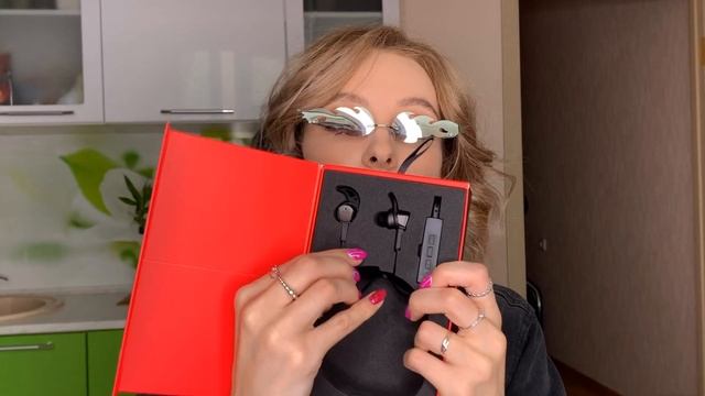 Распаковка игровой гарнитуры ASUS ROG Cetra