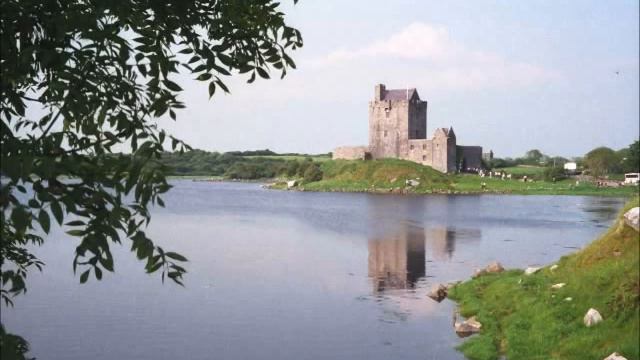 The Road To Lisdoonvarna, Irish jig on mandolins, guitar and mandocello смотреть онлайн