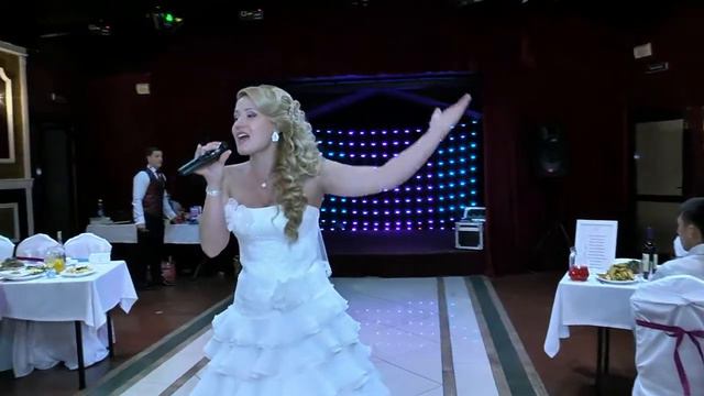Песня невесты на свадьбе. Видеограф Омск @videoshootingomskweddingomsk смотреть онлайн
