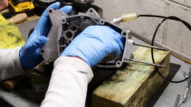 DFHS Puch Magnum Ep.3 - ZA50 Engine Disassembly and Cleaning смотреть онлайн