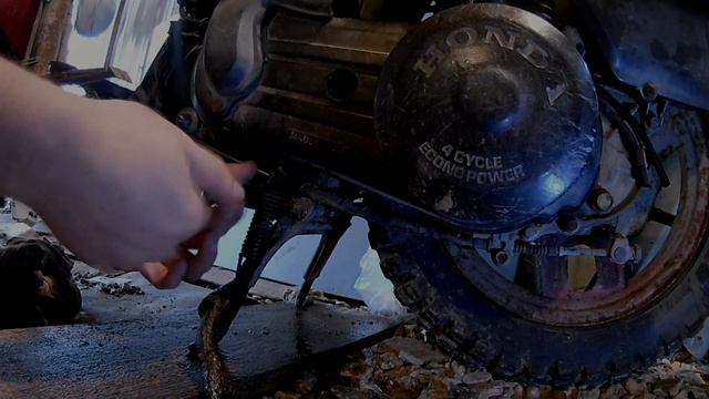 Завожу винтажный скутер Honda Vocal CK50 AF04 E. Замена масла. смотреть онлайн