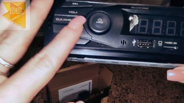 Распаковка автомагнитолы Soundmax-медиаплеер