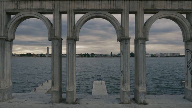 Gnossienne no. 1 -- Erik Satie -- Dragos Ilie смотреть онлайн
