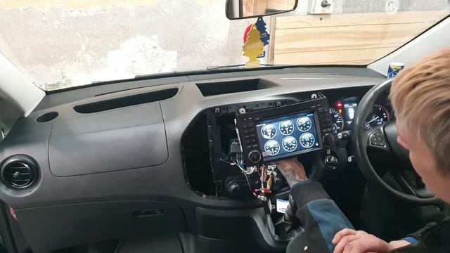 Mercedes Vito Tourer 2015 Factory Headunit upgrade to Xtrons and Reverse Camera install. Part 2 смотреть онлайн