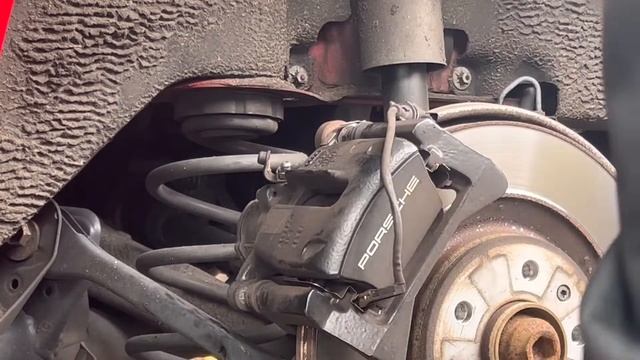 HOW TO CHANGE PORSCHE MACAN REAR BRAKE PADS ON 2018 MODEL смотреть онлайн